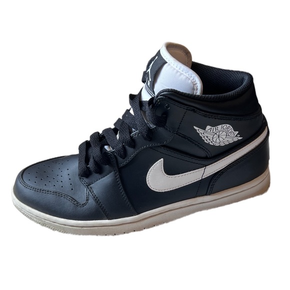Nike Other - Nike Jordan 1 Retro Mid Black and White GUC Men’s Size 9.5